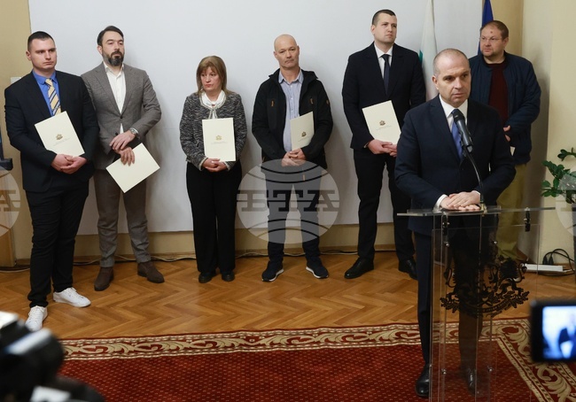 Министерство на транспорта и съобщенията - зарядни центрове - договор 