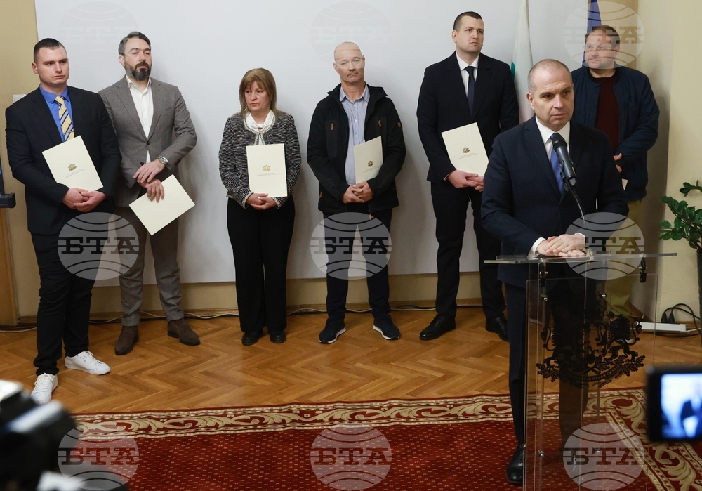 Министерство на транспорта и съобщенията - зарядни центрове - договор