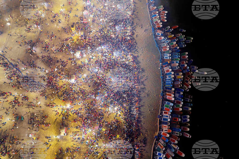 APTOPIX India Spring Festival