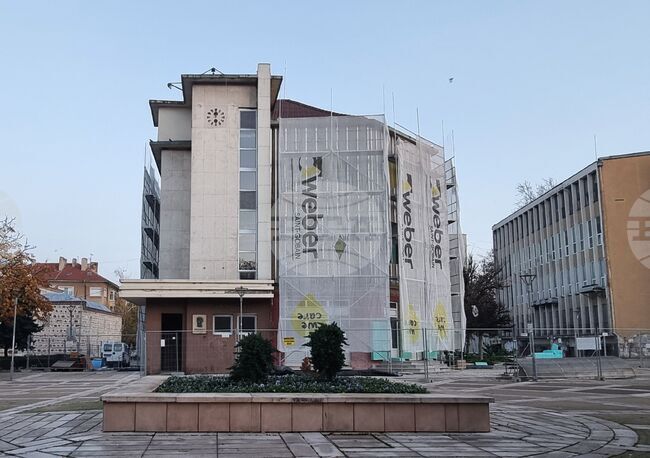 Регионалната библиотека в Ямбол временно ще обслужва читателите си в Художествената галерия „Ж. Папазов” заради ремонт на сградата ѝ