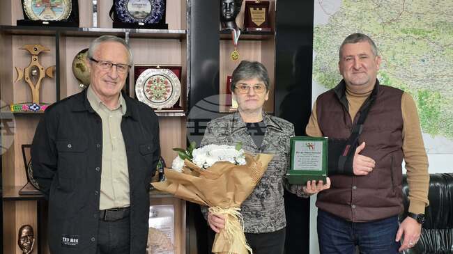 Дългогодишна учителка по физическо възпитание от Исперих е удостоена с национално отличие за принос към ученическия спорт 