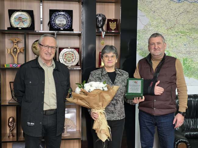 Дългогодишна учителка по физическо възпитание от Исперих е удостоена с национално отличие за принос към ученическия спорт 