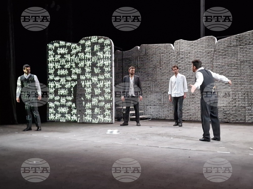 „Солунските съзаклятници“ е трагедия на избора, каза режисьорът Мария Генова за дебютната си постановка във Велико Търново