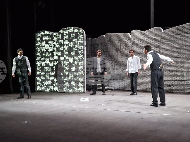 „Солунските съзаклятници“ е трагедия на избора, каза режисьорът Мария Генова за дебютната си постановка във Велико Търново