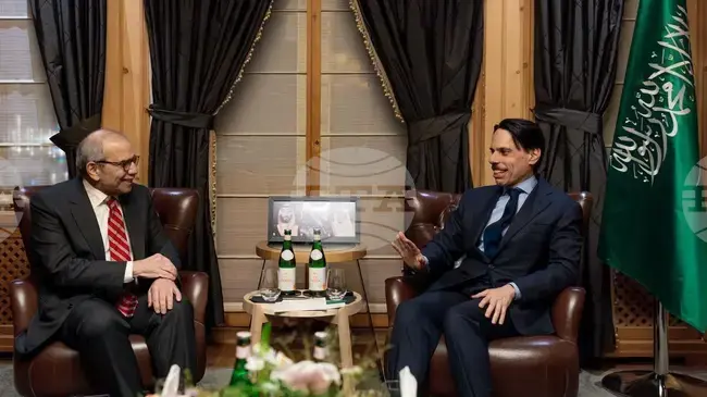 СПА: Саудитският външен министър се срещна с премиера на Ливан в Давос 