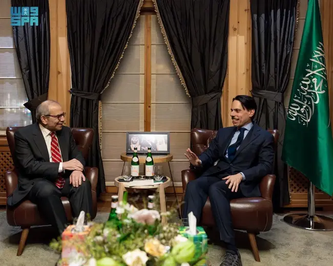 СПА: Саудитският външен министър се срещна с премиера на Ливан в Давос 