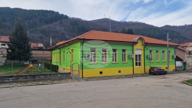 Община Троян ще кандидатства по проект „Красива България“ за обновяване на дворното пространство на детската градина в Черни Осъм