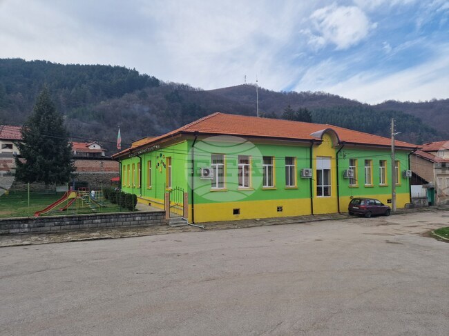 Община Троян ще кандидатства по проект „Красива България“ за обновяване на дворното пространство на детската градина в Черни Осъм