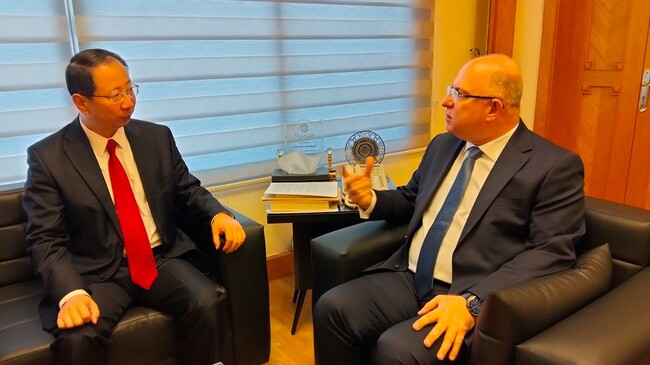 ННА: Ливанският министър на труда се срещна с китайския посланик в страната