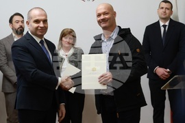 Министерство на транспорта и съобщенията - зарядни центрове - договор