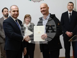 Министерство на транспорта и съобщенията - зарядни центрове - договор