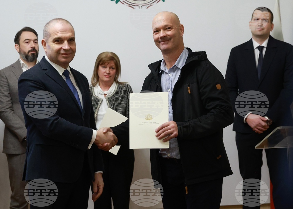 Министерство на транспорта и съобщенията - зарядни центрове - договор