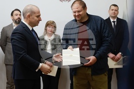 Министерство на транспорта и съобщенията - зарядни центрове - договор