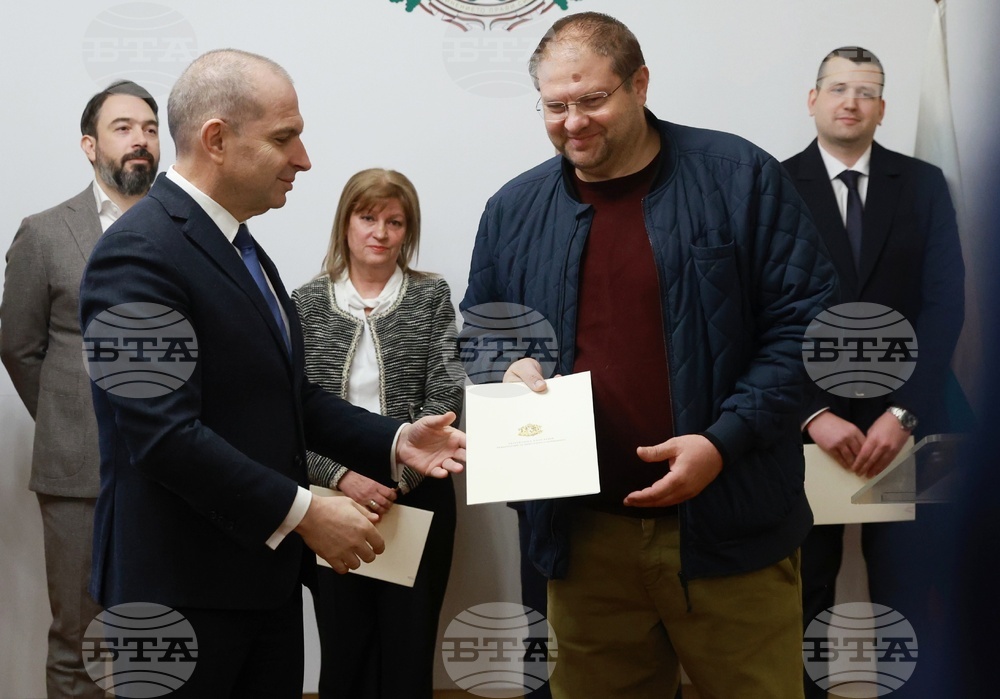 Министерство на транспорта и съобщенията - зарядни центрове - договор