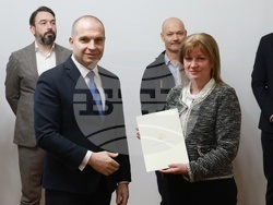 Министерство на транспорта и съобщенията - зарядни центрове - договор