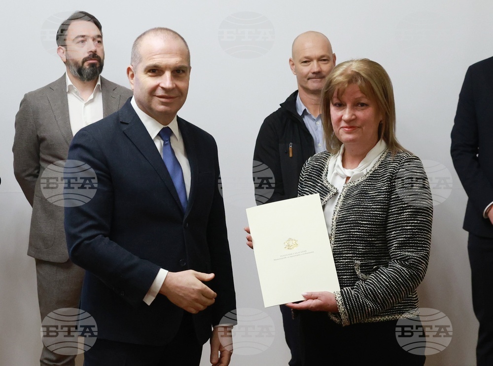 Министерство на транспорта и съобщенията - зарядни центрове - договор