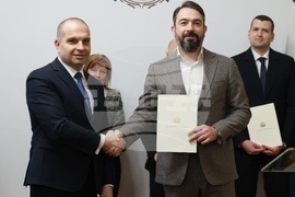 Министерство на транспорта и съобщенията - зарядни центрове - договор