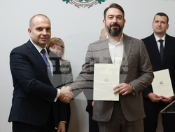 Министерство на транспорта и съобщенията - зарядни центрове - договор