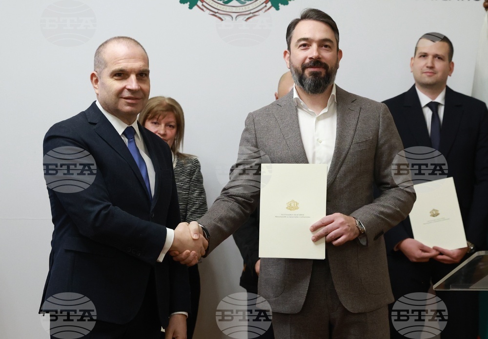 Министерство на транспорта и съобщенията - зарядни центрове - договор