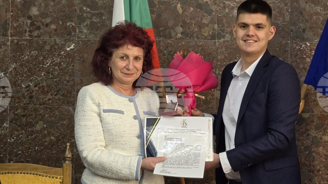 Обществено-консултативният съвет по училищни политики в Ловеч връчи отличия за партньорство през 2025 г.