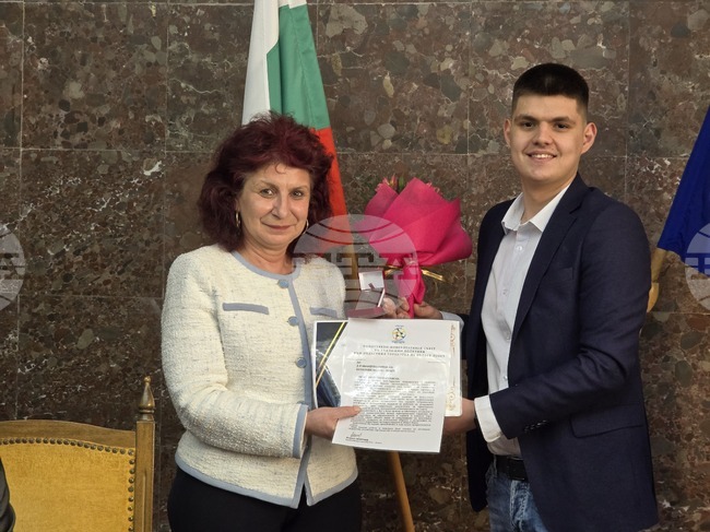 Обществено-консултативният съвет по училищни политики в Ловеч връчи отличия за партньорство през 2025 г.