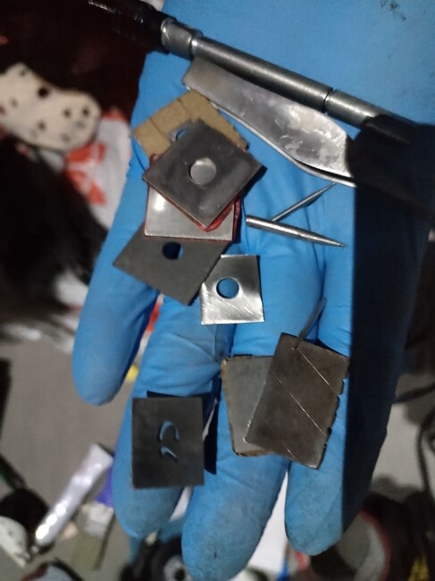 Във Варна са задържани петима мъже за участие в престъпна група за „клониране“ на откраднати коли