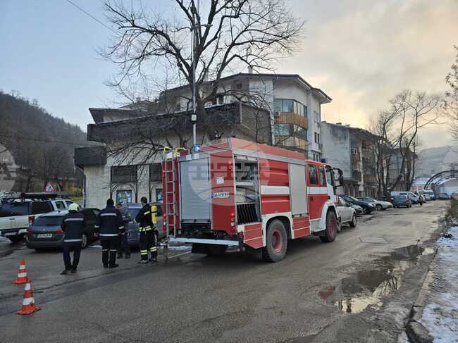 Общо 64 пожара са потушени през денонощието, един човек е загинал 