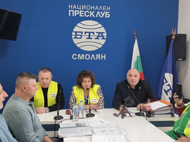 Пресконференция на жители на община Доспат по повод сигнали до различни институции срещу кмета Елин Радев