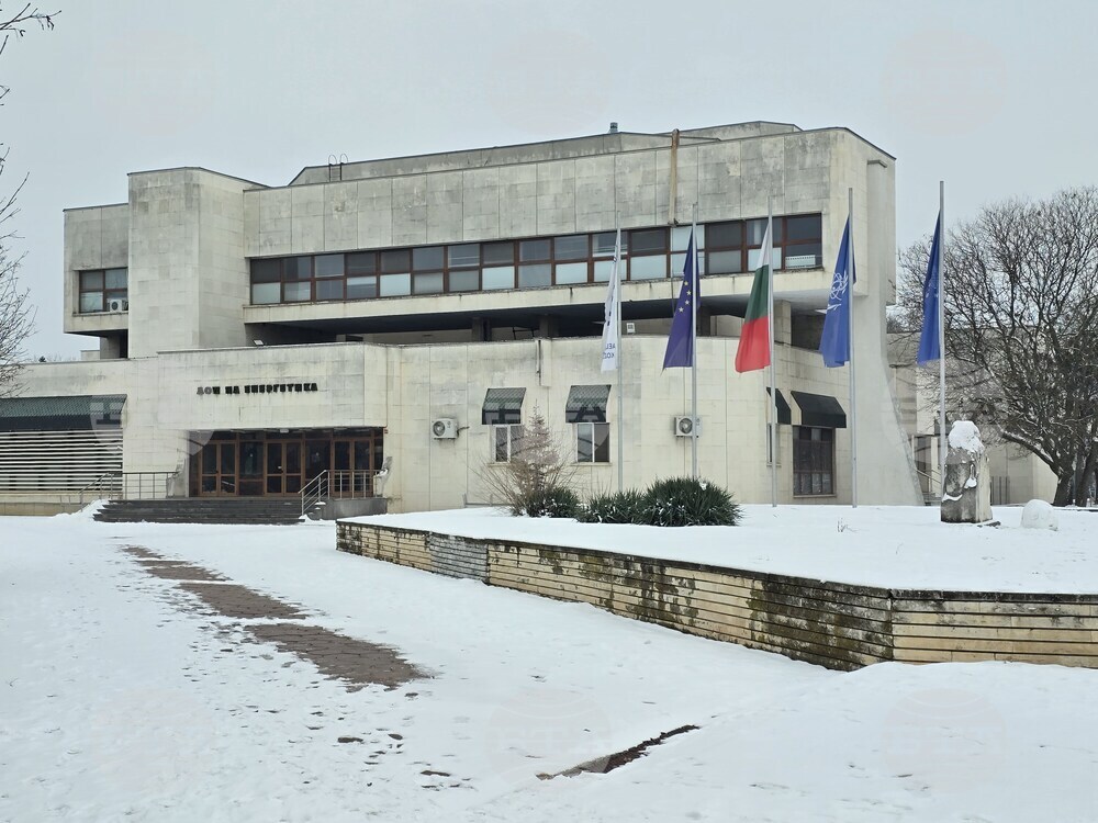 Дом на енергетика в Козлодуй посреща постановката „Това не го казвай“ с Теодора Духовникова и Захари Бахаров