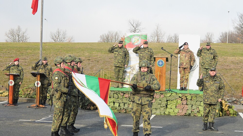 МО: Извършена бе смяна на маневрени формирования от Сухопътните войски в Многонационалната бойна група на НАТО в Република България