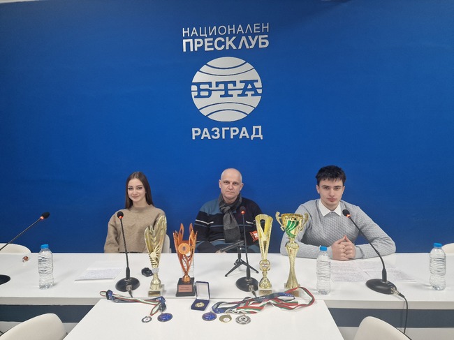  Състезатели на клуба по спортни танци „Фея Денс“ в Разград получиха национално признание за високи спортни постижения