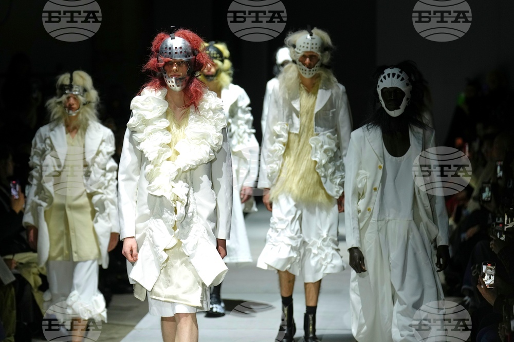 APTOPIX France Fashion Comme des Garcons F/W 26/27