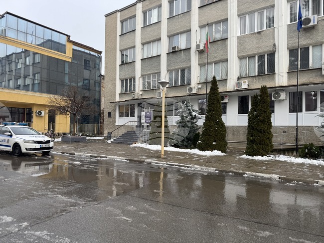 В полицията в Казанлък е постъпила жалба във връзка с разпространение на нерегламентирани снимки и видеоматериали от козметични салони