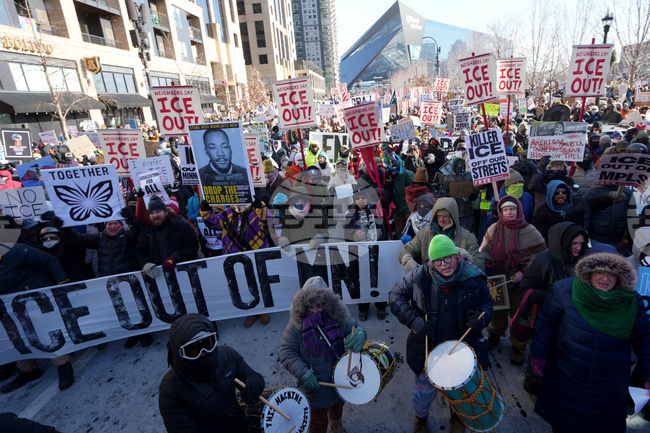 Демократи и републиканци в Конгреса на САЩ призовават министърката на вътрешната сигурност Кристи Ноум да бъде уволнена