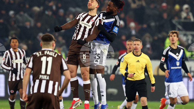 Футболното дерби на Хамбург завърши без голове