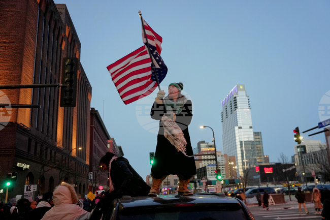 Двама агенти са стреляли по Алекс Прети в Минеаполис, сочат предварителни резултати от разследването, изпратени до членове на Конгреса на САЩ