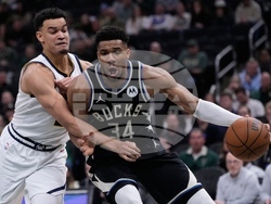 Nuggets Bucks Basketball