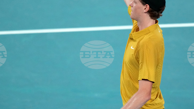 Яник Синер загуби първи сет от октомври насам, измъчи се от горещото време, но стигна до четвъртия кръг на „Откритото първенство на Австралия“