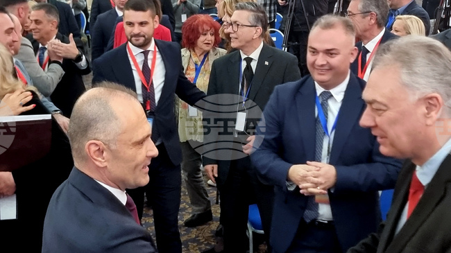 Председателят на СДСМ Венко Филипче оцени проведения днес конгрес на опозиционната партия като успешен 