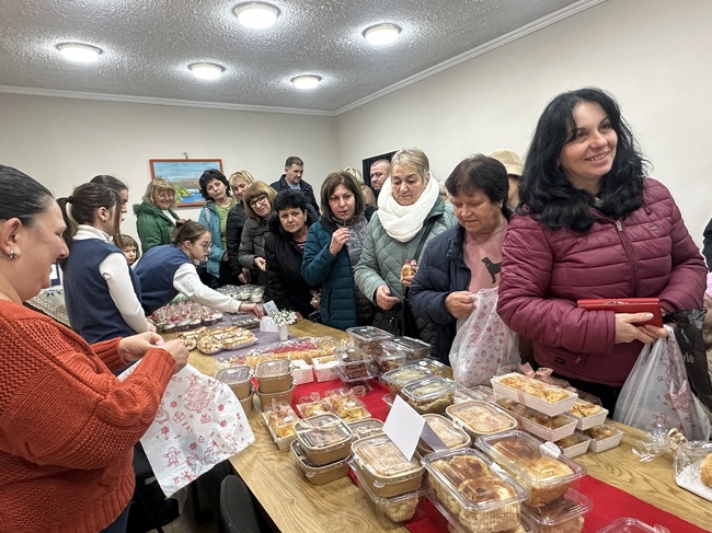 В хасковското село Мандра беше организиран кулинарен базар за събиране на средства за ремонт на местната църква