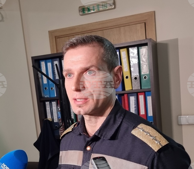 С опасност за живота са двете деца, пострадали при пожара в София тази нощ, каза инспектор Радостин Радев