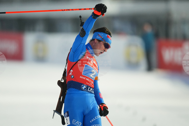 Томазо Джакомел изведе Италия до успех в класическата смесена щафета по биатлон в чешкия зимен център Нове Место