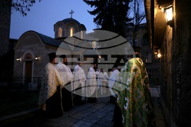 Митрополит Хризостом - патриарх Даниил - делегация и светини - посрещане