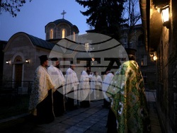 Митрополит Хризостом - патриарх Даниил - делегация и светини - посрещане