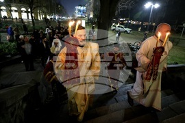 Митрополит Хризостом - патриарх Даниил - делегация и светини - посрещане