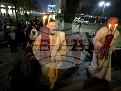 Митрополит Хризостом - патриарх Даниил - делегация и светини - посрещане