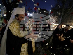 Митрополит Хризостом - патриарх Даниил - делегация и светини - посрещане