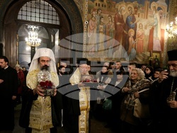 Митрополит Хризостом - патриарх Даниил - делегация и светини - посрещане