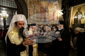 Митрополит Хризостом - патриарх Даниил - делегация и светини - посрещане