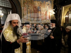 Митрополит Хризостом - патриарх Даниил - делегация и светини - посрещане